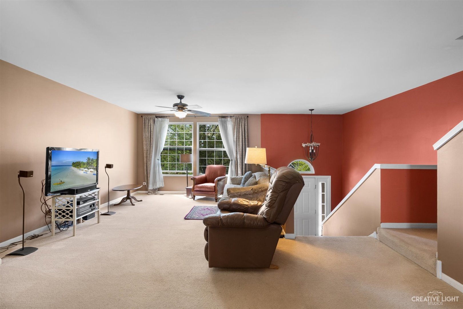 1005 Crane Point Elgin, IL 60124 - Photo 4 of 18 a living room with furniture tv and a flat screen tv