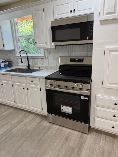 2000 Fairview Boulevard Fairview, TN 37062 - Photo 12 of 35 a kitchen with stainless steel appliances a stove a microwave and sink
