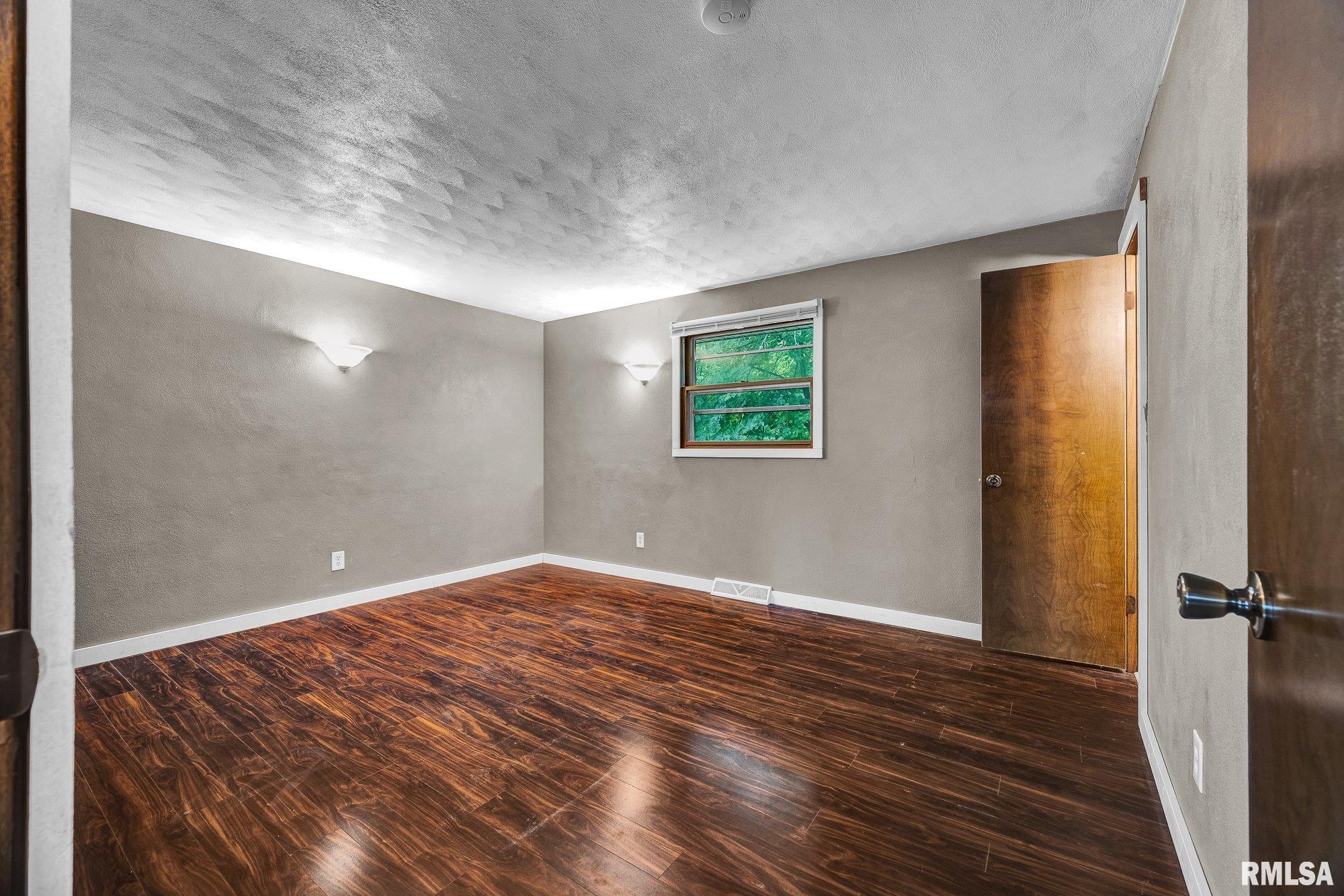 1802 Springfield Road East Peoria, IL 61611 - Photo 11 of 40 Gallery Image 11