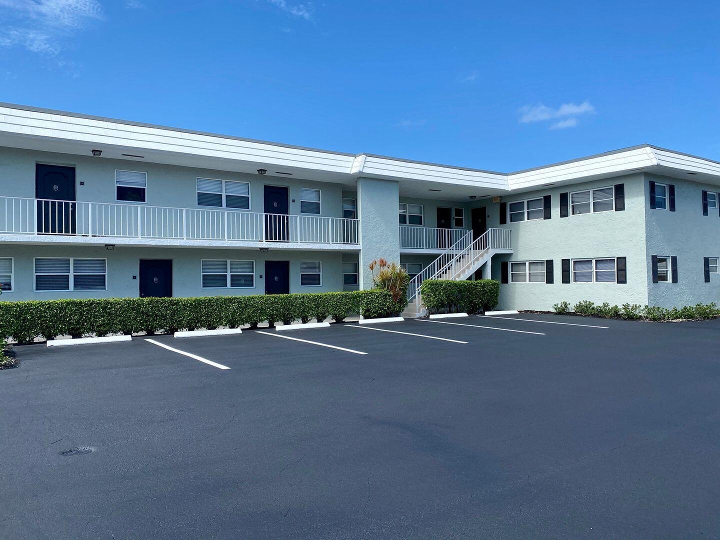 665 Glouchester Street, Unit 10 Boca Raton, FL 33487 - Photo 13 of 19 33