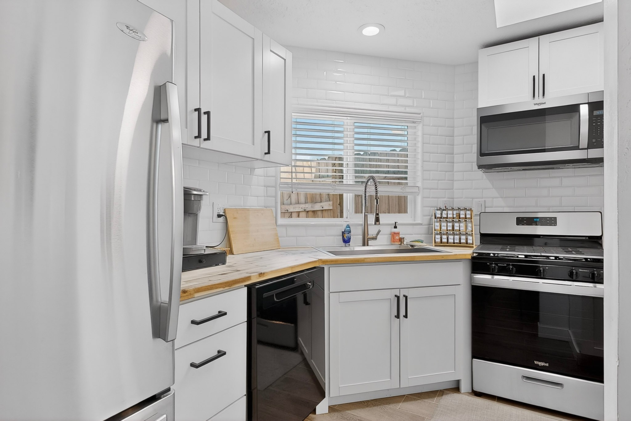 32 Lucero Road, Unit AB Santa Fe, NM 87508 - Photo 32 of 40 Casita kitchen