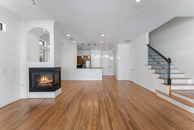 $785,000 | 14 Riva Row, The Woodlands, TX 77380