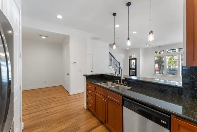 $785,000 | 14 Riva Row, The Woodlands, TX 77380