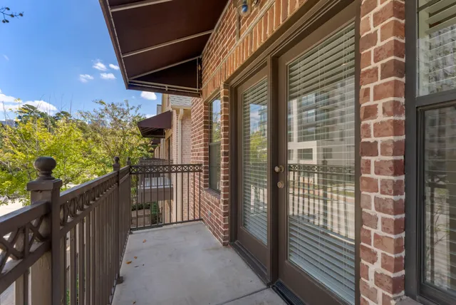 $785,000 | 14 Riva Row, The Woodlands, TX 77380