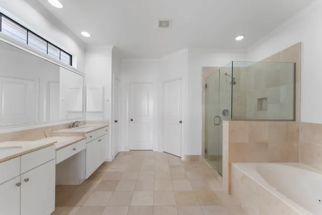 $785,000 | 14 Riva Row, The Woodlands, TX 77380