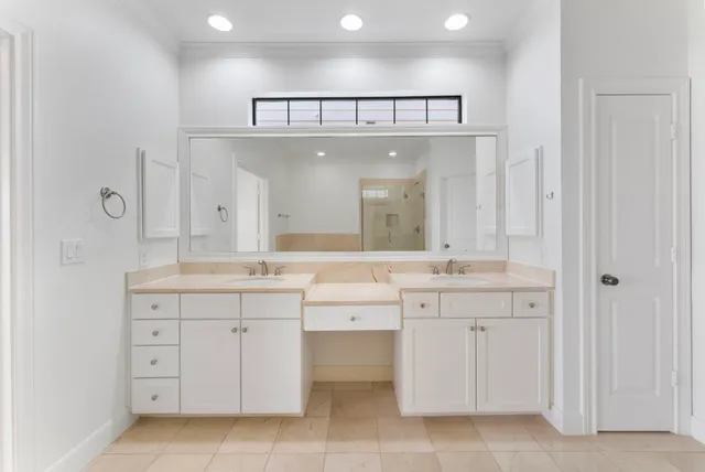 $785,000 | 14 Riva Row, The Woodlands, TX 77380