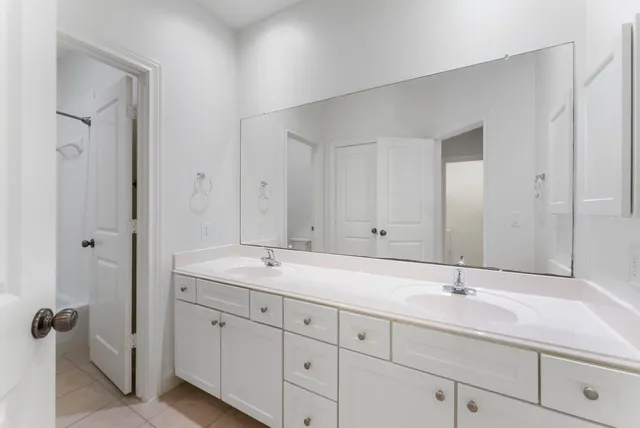 $785,000 | 14 Riva Row, The Woodlands, TX 77380