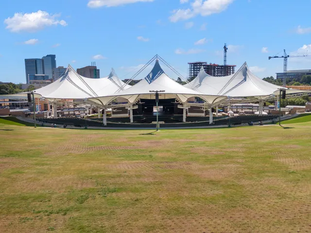 $785,000 | 14 Riva Row, The Woodlands, TX 77380