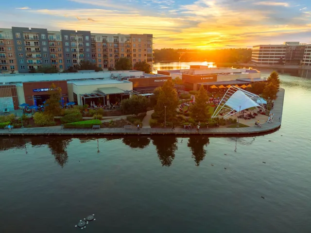 $785,000 | 14 Riva Row, The Woodlands, TX 77380