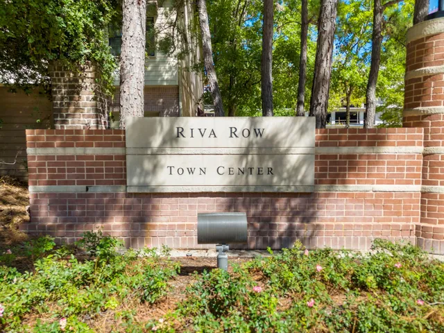 $785,000 | 14 Riva Row, The Woodlands, TX 77380