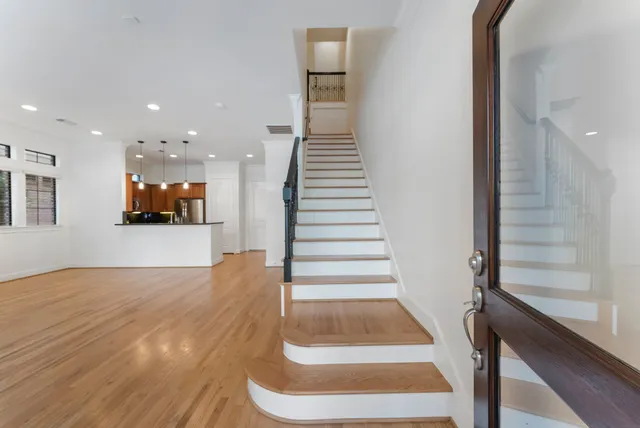 $785,000 | 14 Riva Row, The Woodlands, TX 77380