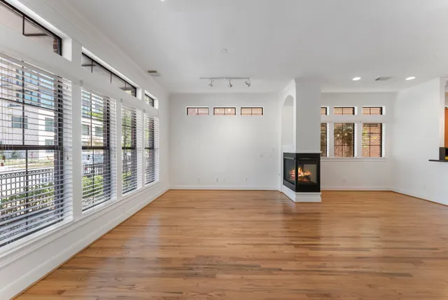 $785,000 | 14 Riva Row, The Woodlands, TX 77380