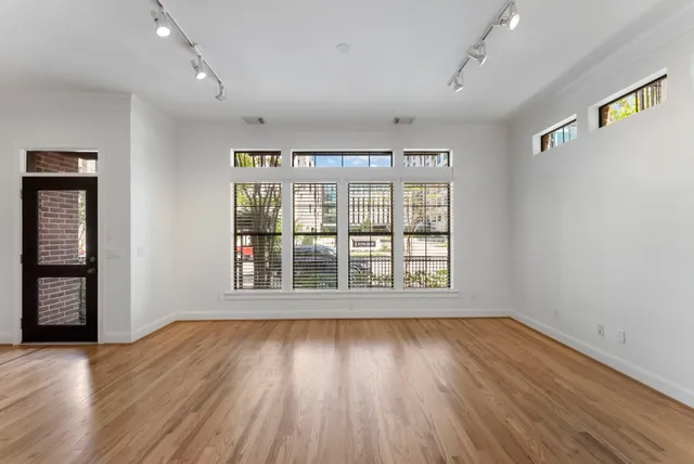 $785,000 | 14 Riva Row, The Woodlands, TX 77380