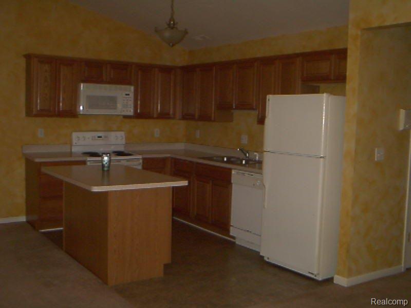 33484 Utica Road, Unit 2 Fraser, MI 48026 - Photo 4 of 10 kit