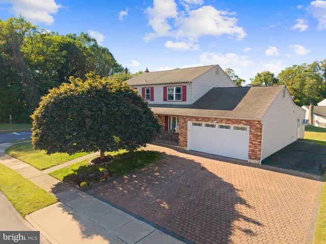 $540,000 | 423 Sir Galahad Drive, Brookhaven, PA 19015