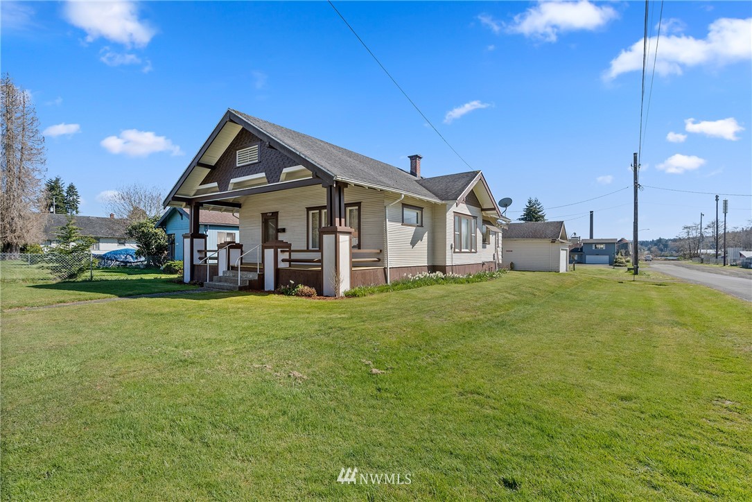 1704 Park Avenue Raymond, WA 98577 - Photo 2 of 27