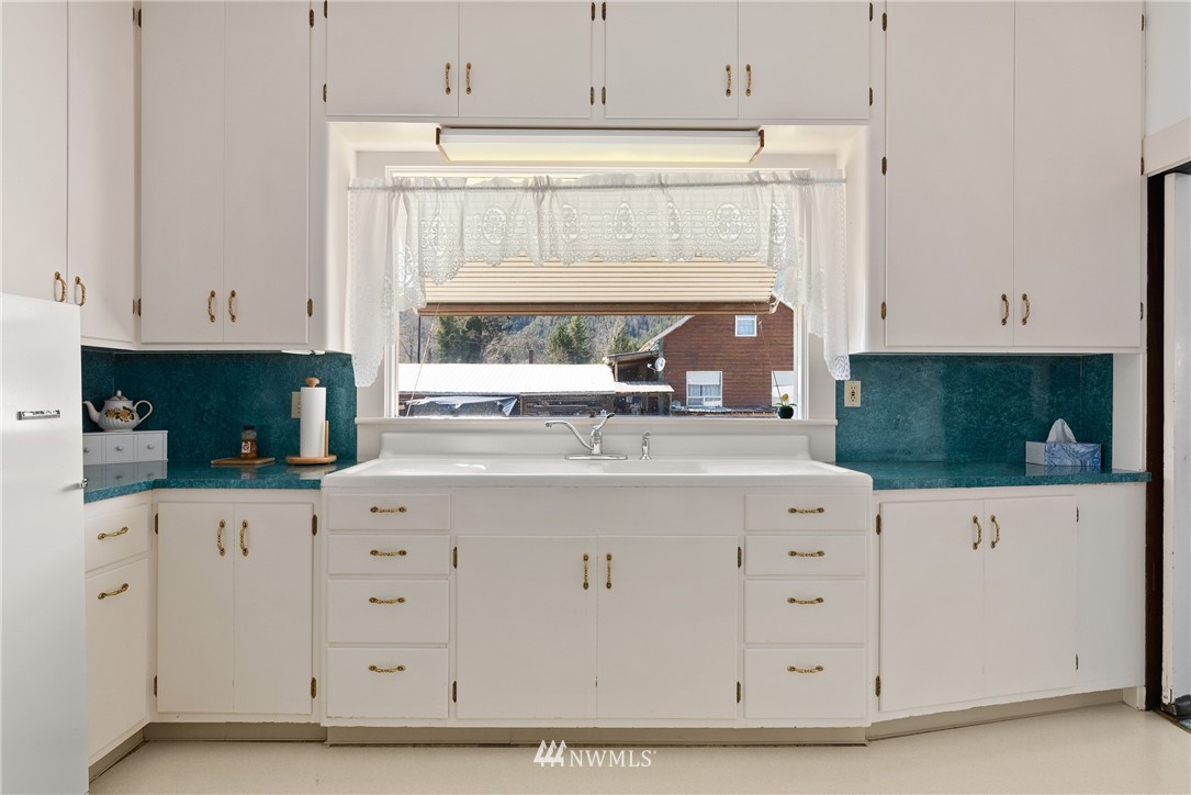 1704 Park Avenue Raymond, WA 98577 - Photo 14 of 27