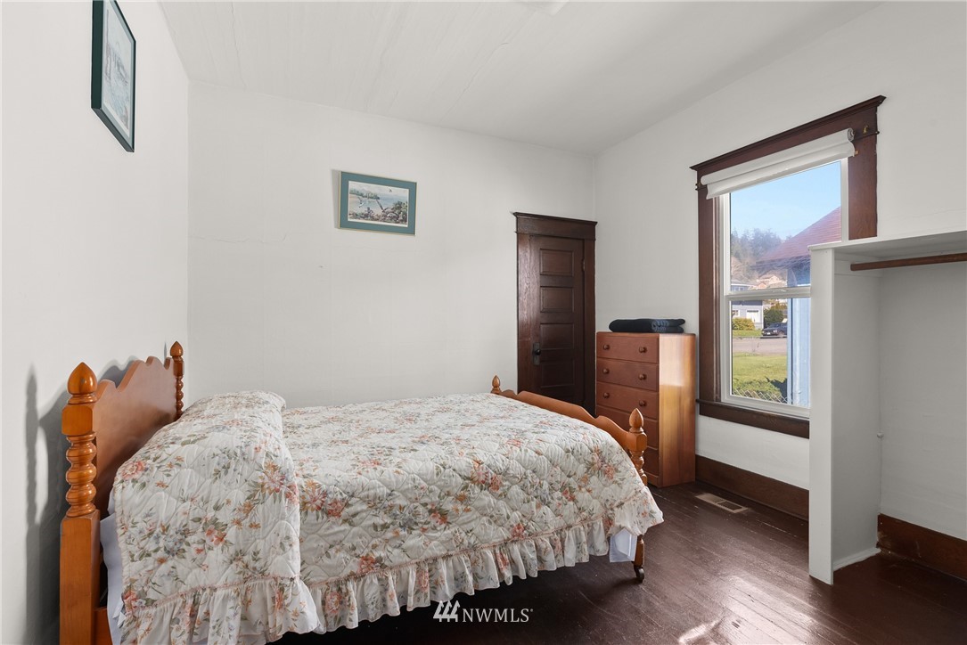 1704 Park Avenue Raymond, WA 98577 - Photo 18 of 27
