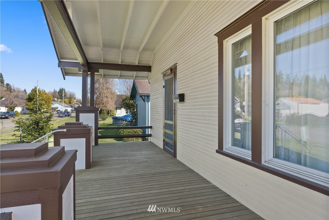 1704 Park Avenue Raymond, WA 98577 - Photo 5 of 27