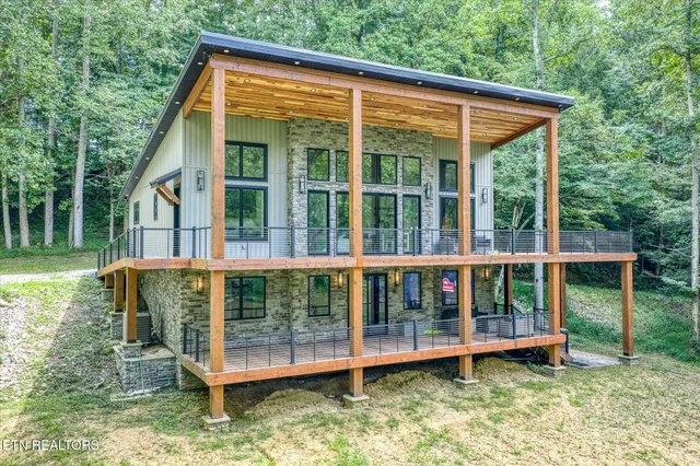 $950,000 | 204 Burntmill Ford Road, Byrdstown, TN 38549