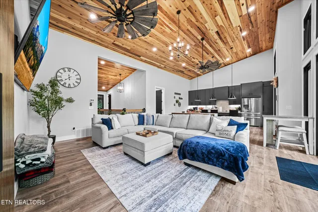 $950,000 | 204 Burntmill Ford Road, Byrdstown, TN 38549