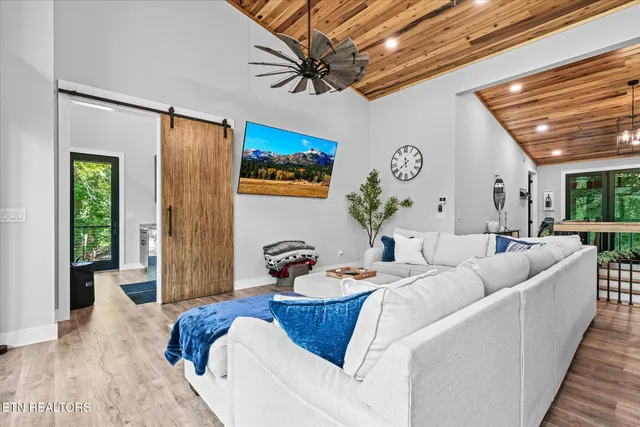 $950,000 | 204 Burntmill Ford Road, Byrdstown, TN 38549