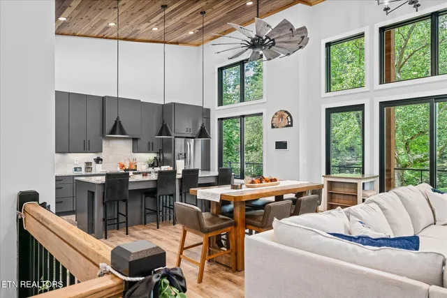 $950,000 | 204 Burntmill Ford Road, Byrdstown, TN 38549