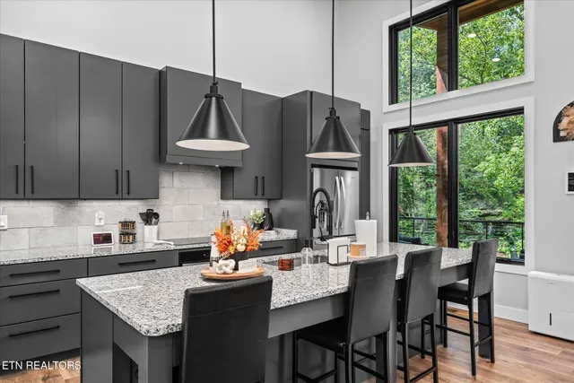 $950,000 | 204 Burntmill Ford Road, Byrdstown, TN 38549