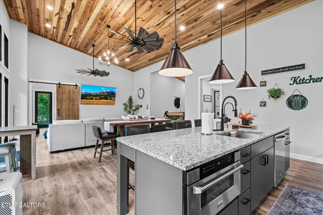 $950,000 | 204 Burntmill Ford Road, Byrdstown, TN 38549