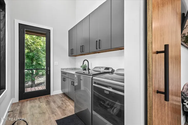 $950,000 | 204 Burntmill Ford Road, Byrdstown, TN 38549