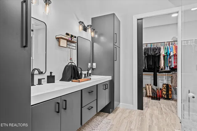 $950,000 | 204 Burntmill Ford Road, Byrdstown, TN 38549