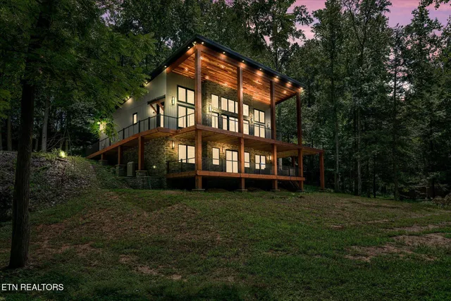$950,000 | 204 Burntmill Ford Road, Byrdstown, TN 38549