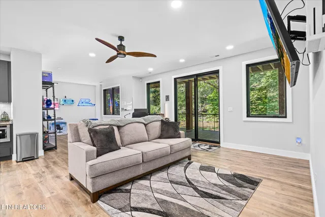 $950,000 | 204 Burntmill Ford Road, Byrdstown, TN 38549