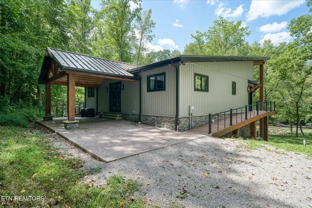 $950,000 | 204 Burntmill Ford Road, Byrdstown, TN 38549