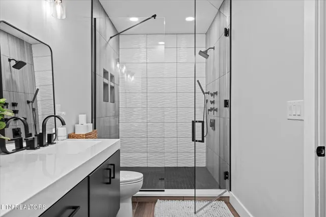 $950,000 | 204 Burntmill Ford Road, Byrdstown, TN 38549