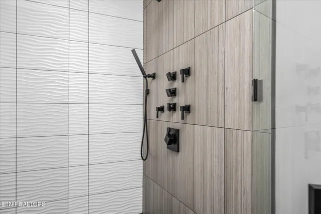 $950,000 | 204 Burntmill Ford Road, Byrdstown, TN 38549