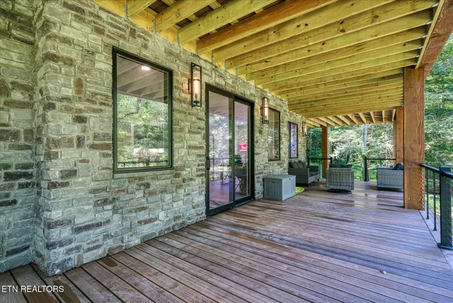 $950,000 | 204 Burntmill Ford Road, Byrdstown, TN 38549