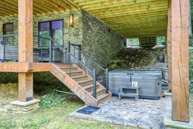 $950,000 | 204 Burntmill Ford Road, Byrdstown, TN 38549