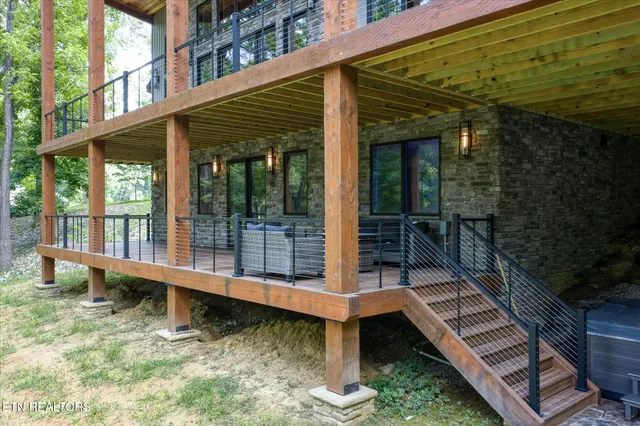 $950,000 | 204 Burntmill Ford Road, Byrdstown, TN 38549