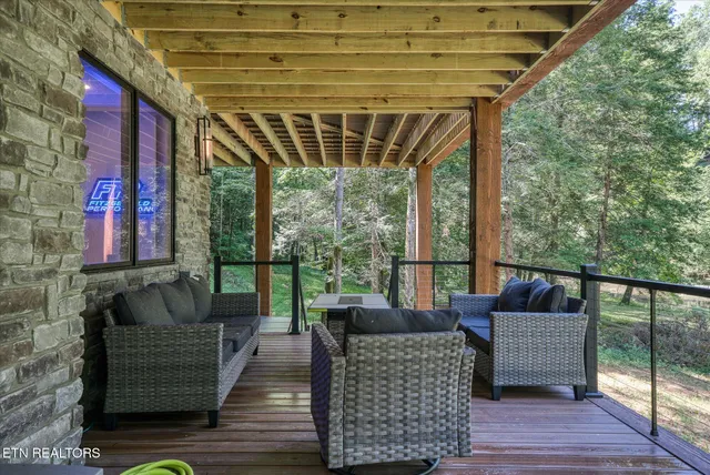 $950,000 | 204 Burntmill Ford Road, Byrdstown, TN 38549