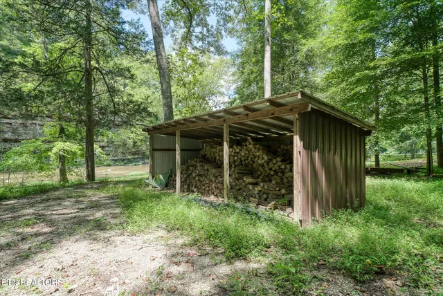 $950,000 | 204 Burntmill Ford Road, Byrdstown, TN 38549