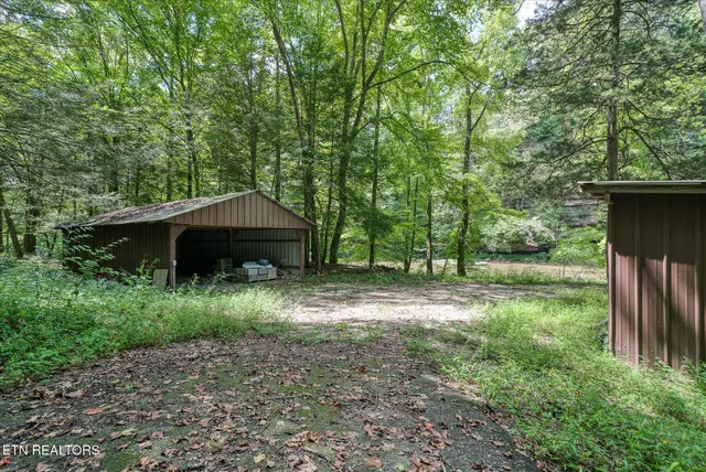$950,000 | 204 Burntmill Ford Road, Byrdstown, TN 38549