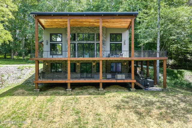 $950,000 | 204 Burntmill Ford Road, Byrdstown, TN 38549