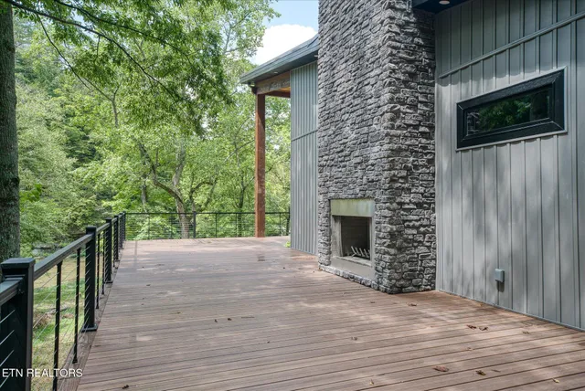 $950,000 | 204 Burntmill Ford Road, Byrdstown, TN 38549