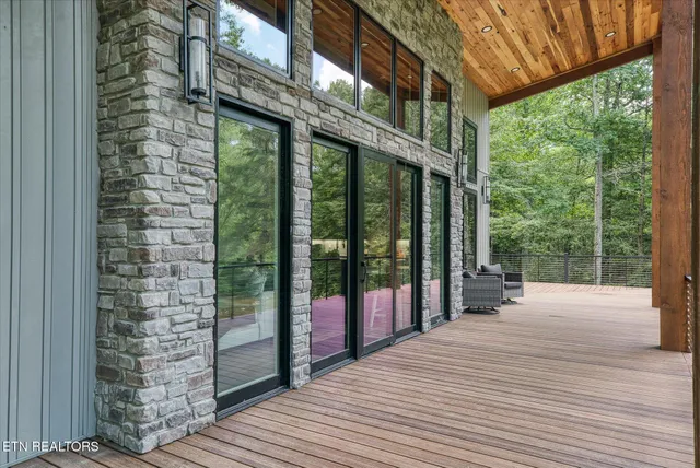 $950,000 | 204 Burntmill Ford Road, Byrdstown, TN 38549