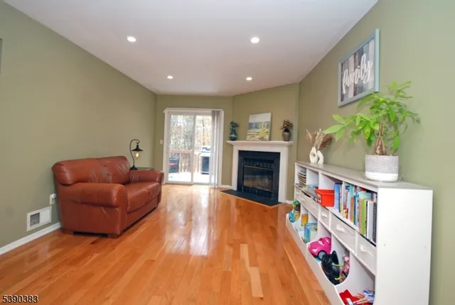 $599,900 | 16 Iroquois Trail, Somerville, NJ 08876