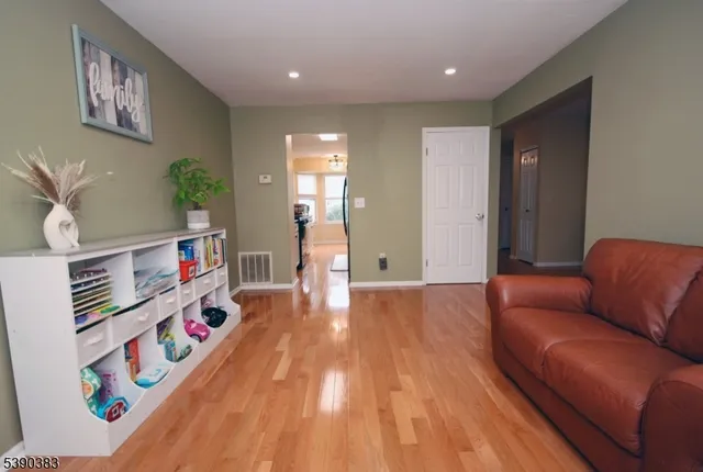 $599,900 | 16 Iroquois Trail, Somerville, NJ 08876