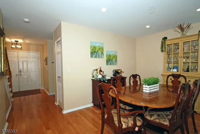 $599,900 | 16 Iroquois Trail, Somerville, NJ 08876