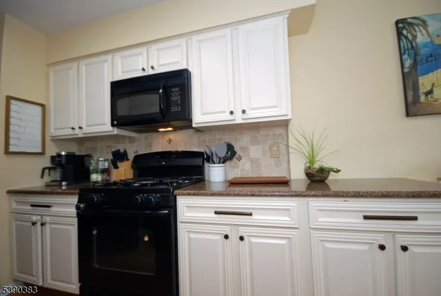 $599,900 | 16 Iroquois Trail, Somerville, NJ 08876