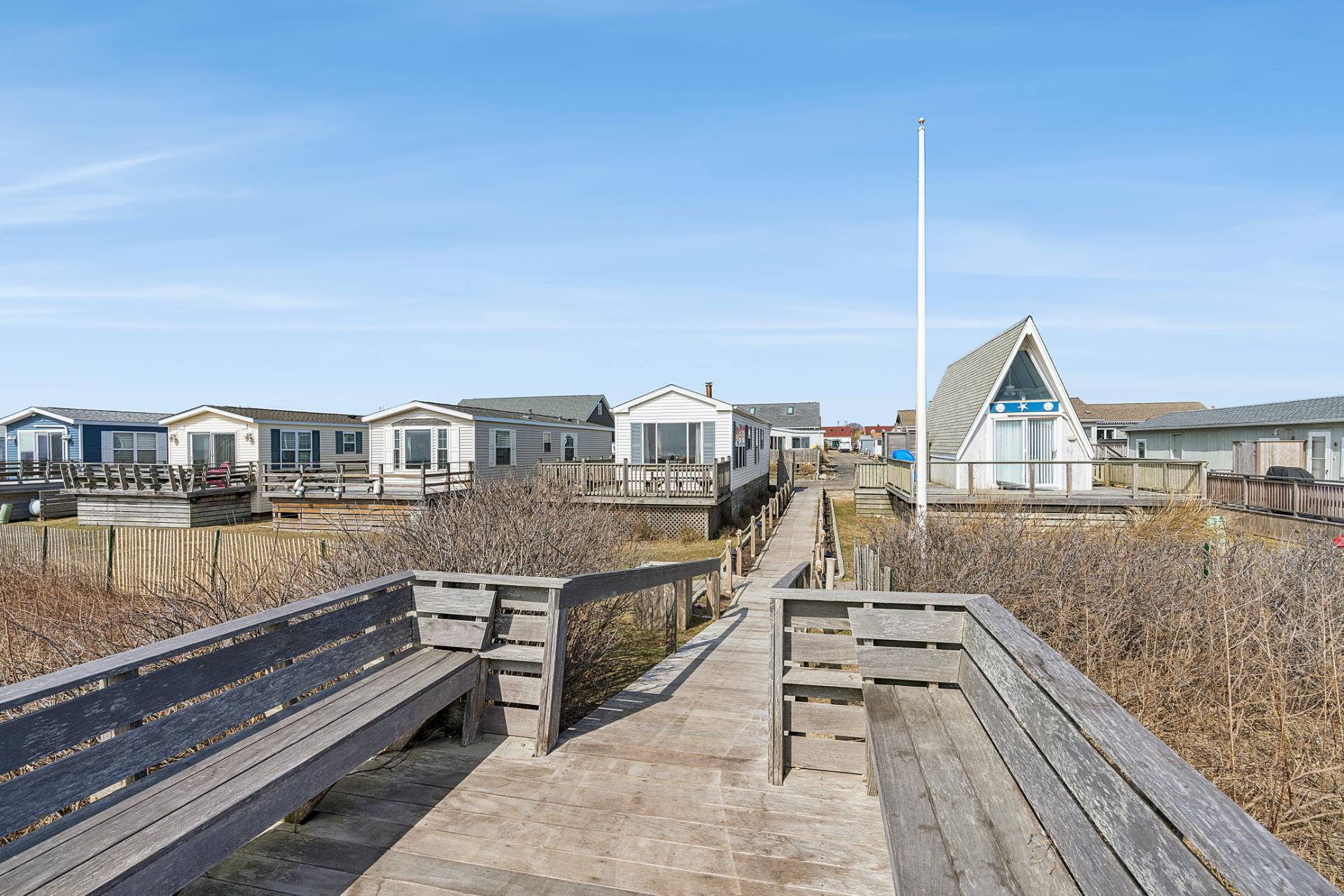 100 Deforest Road, Unit 6 Montauk, NY 11954 - Photo 5 of 6 a balcony with wooden floor and city view